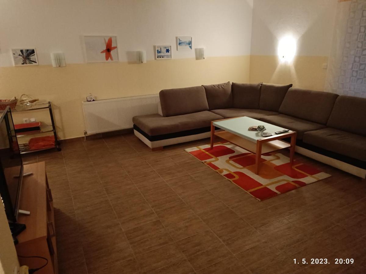 Villa Nana Kulen Vakuf Exteriör bild