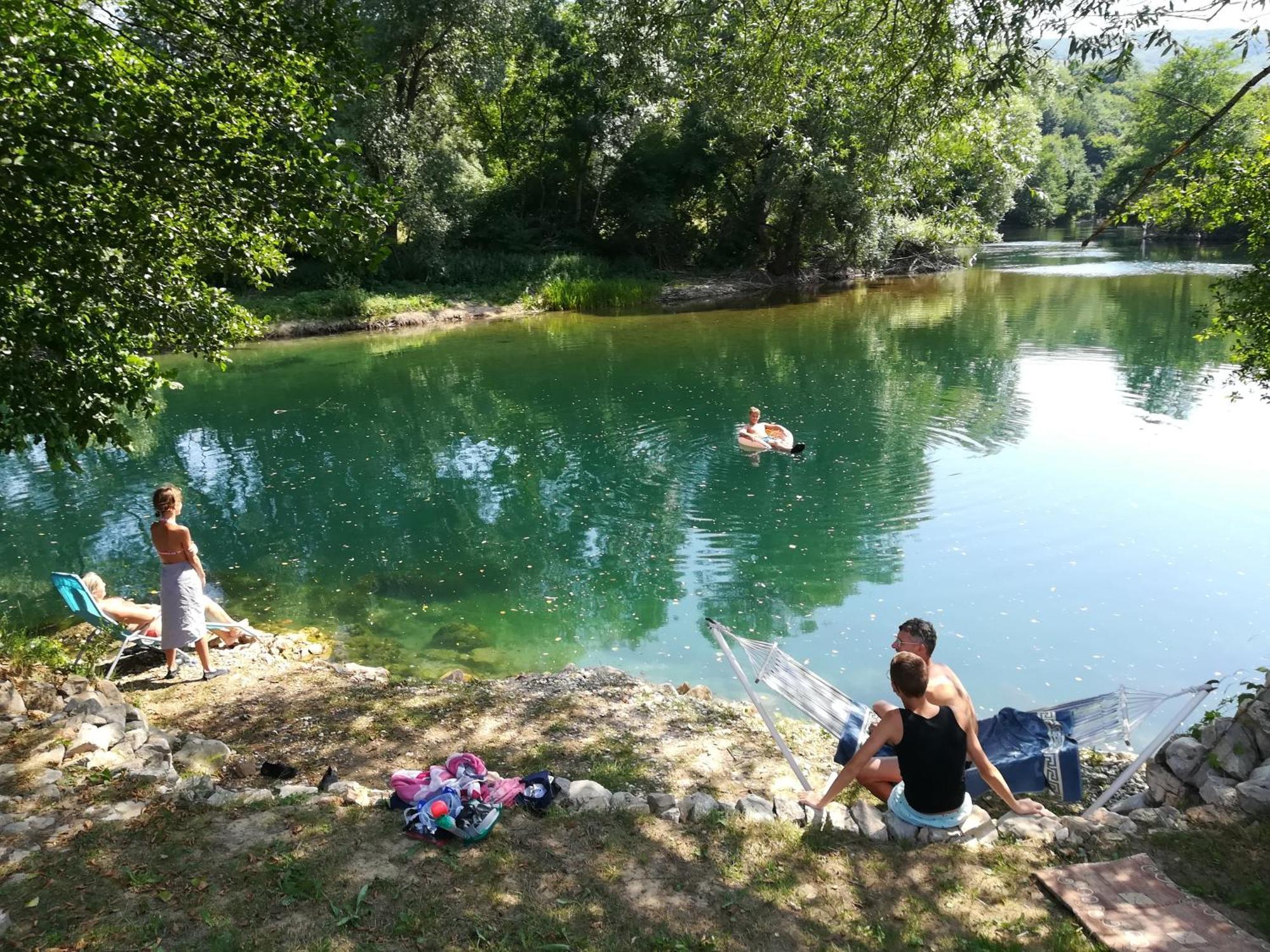 Villa Nana Kulen Vakuf Exteriör bild